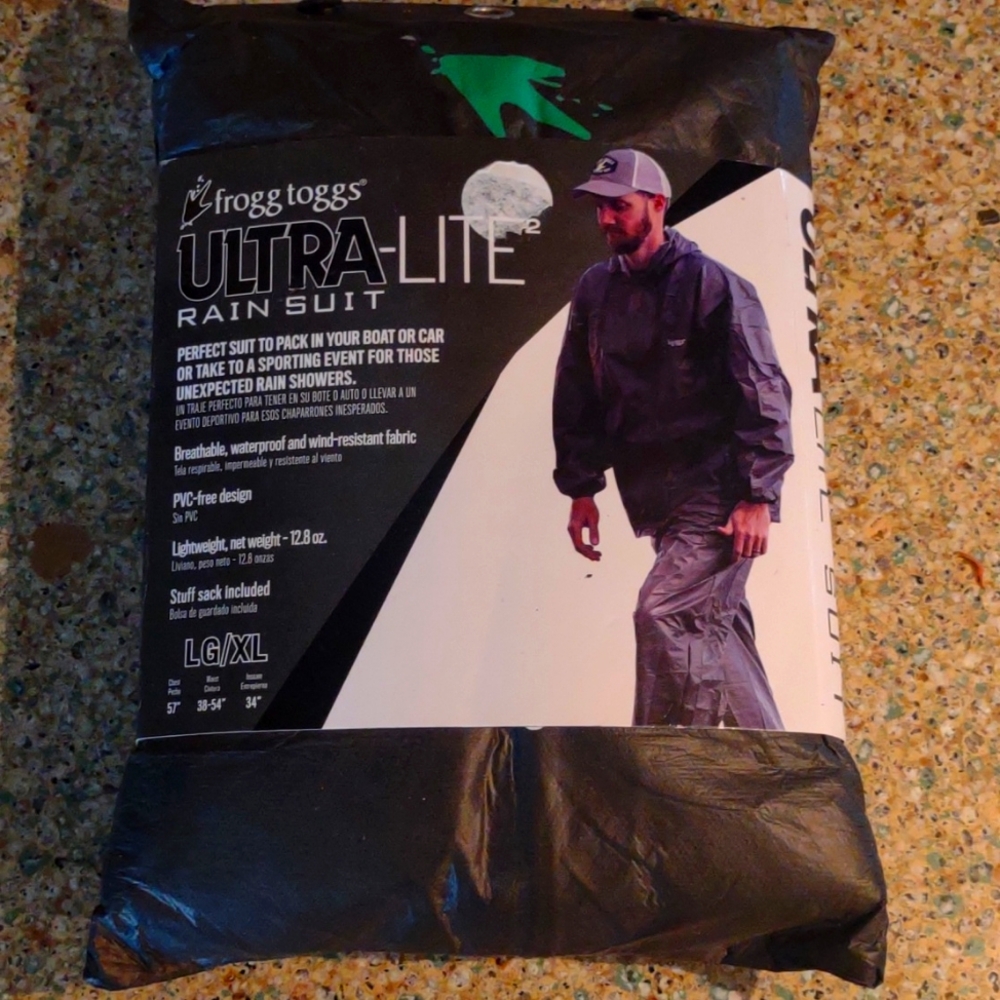 Frogg toggs Ultra-lite 2 Rain Suit- new in package - Size L/XL
